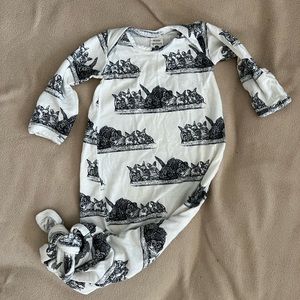 Kate Quinn 0-3 months knotted gown - NWT